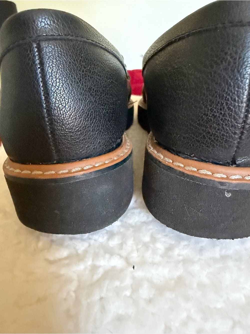 Allen Edmonds Black Leather Chain-Trim Slip-On Loafers. Size 8 - Picture 2 of 6